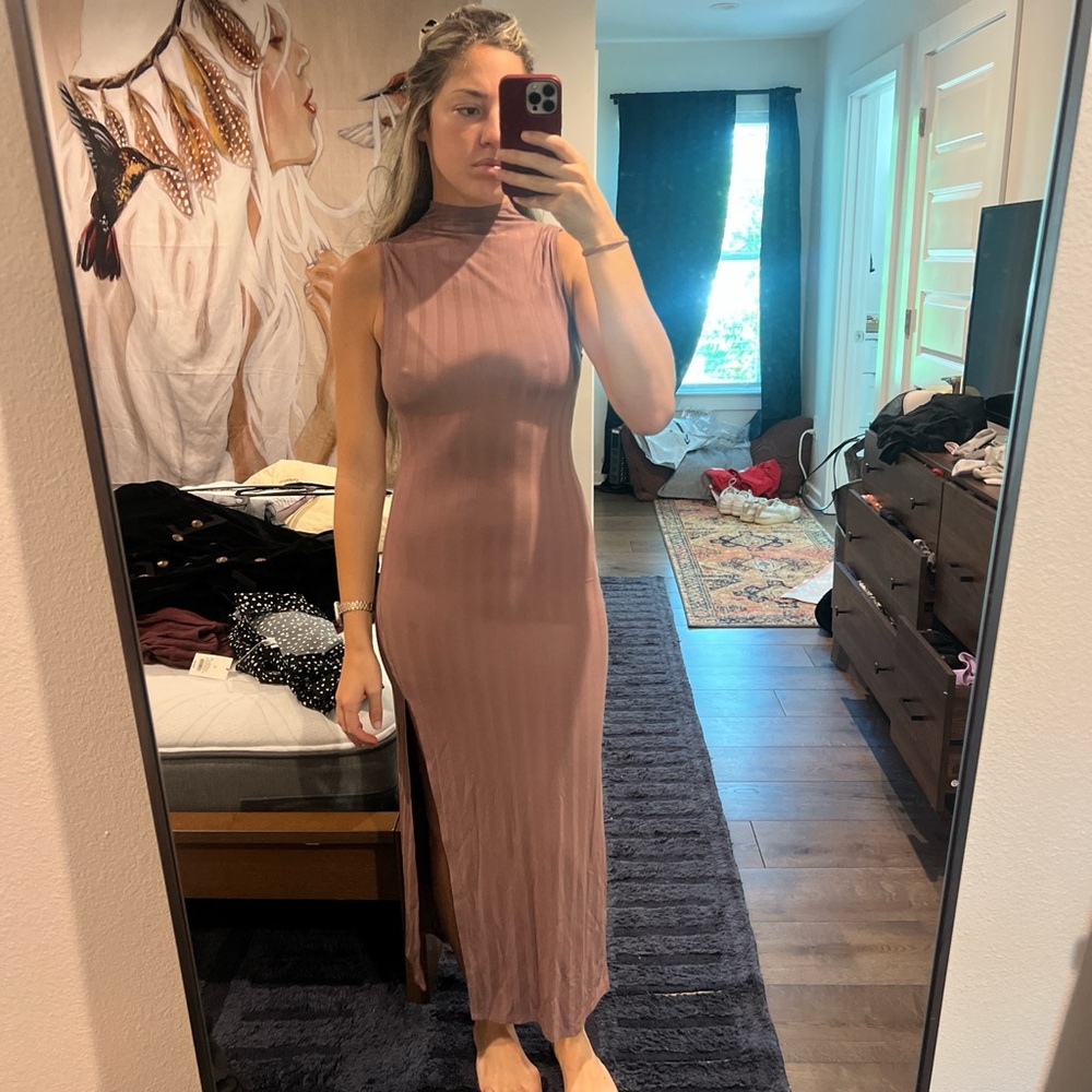 Aritzia Mauve Sleeveless Maxi Dress
